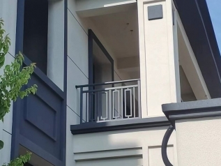 河南阳台护栏厂家分享：落地窗阳台护栏栏杆选购技巧